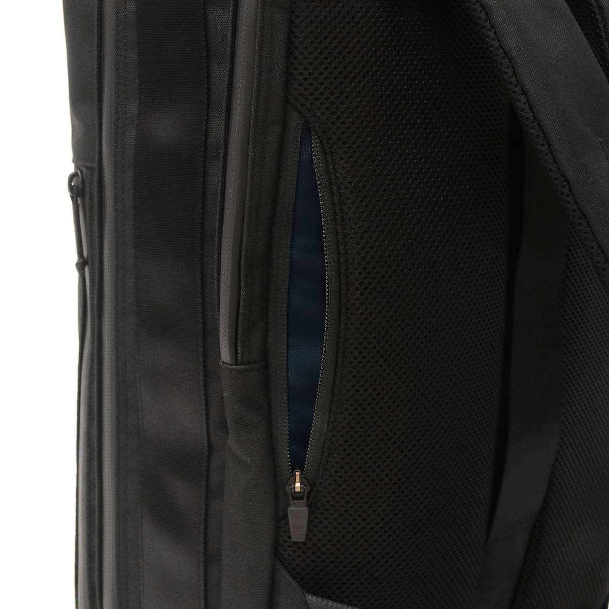 G1990 COMMUTE BUSINESS BACKPACK B01001-01