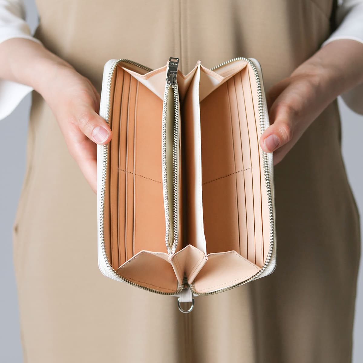 G1990 Solace ROUND ZIP LONG WALLET B01003-01