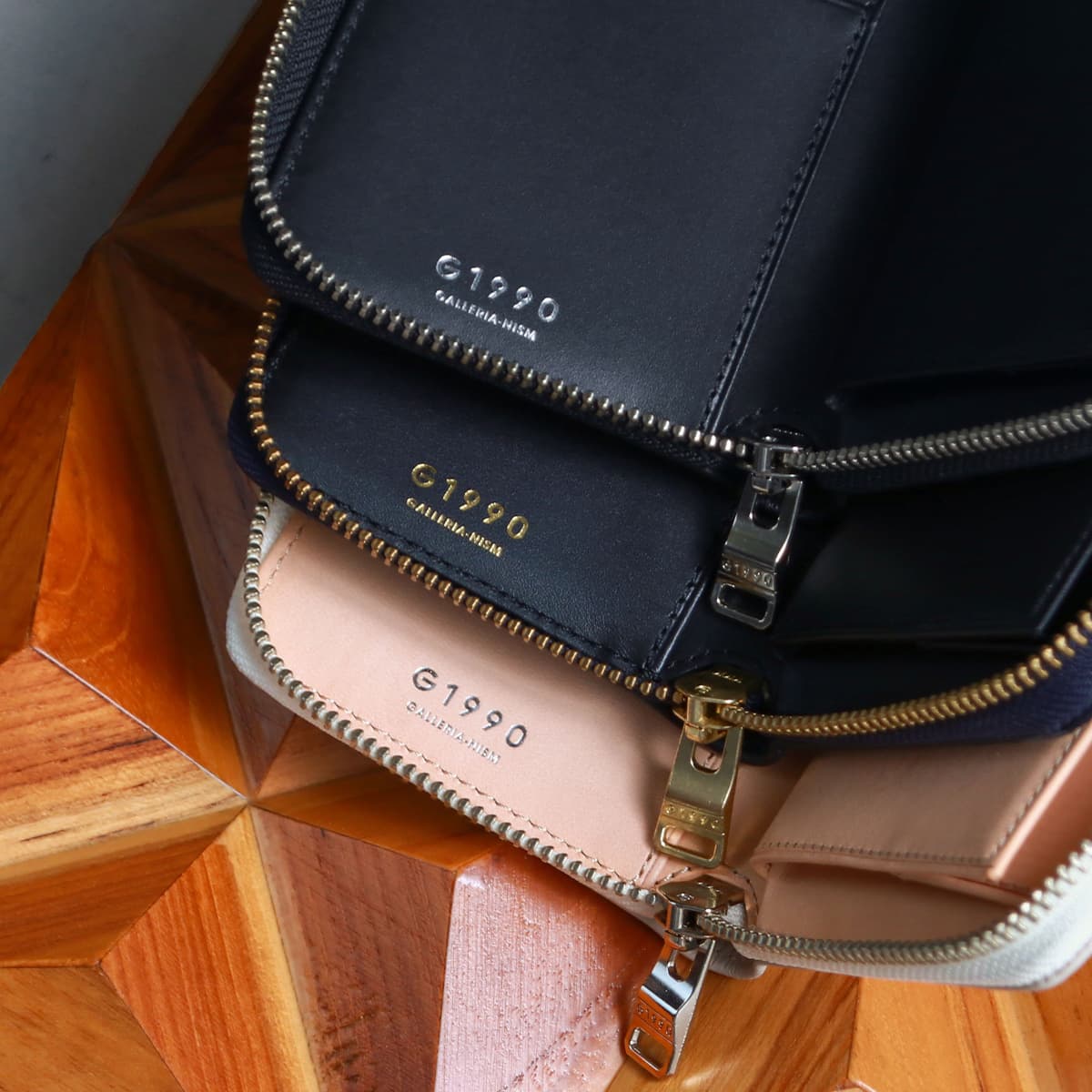 G1990 Solace ROUND ZIP FOLDED WALLET B01003-02
