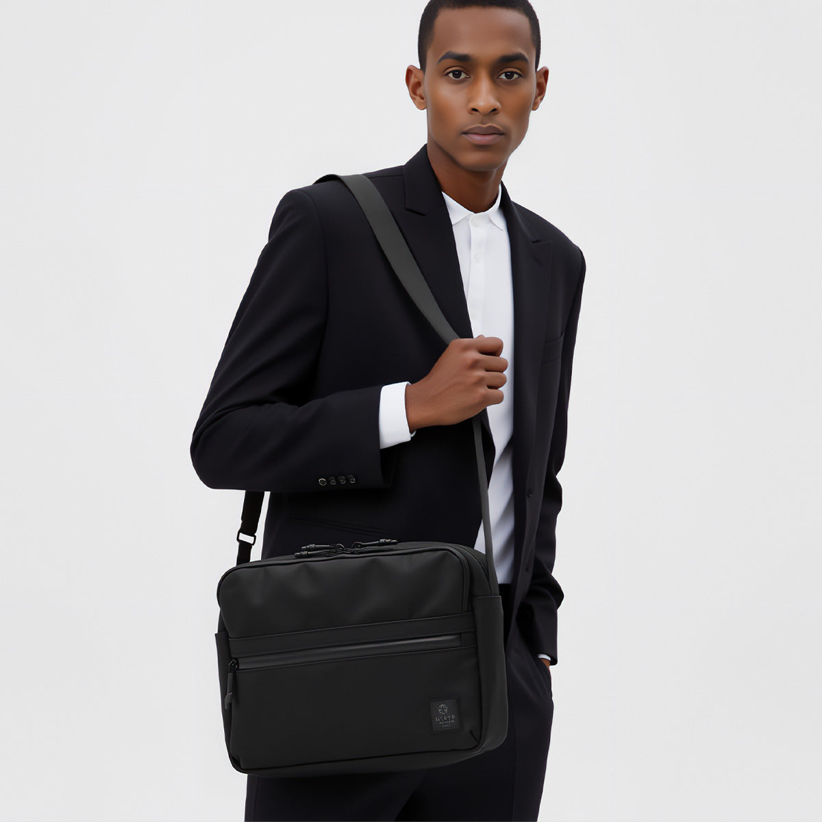 G1990 COMMUTE 2025 SHOULDER BAG B01001-07